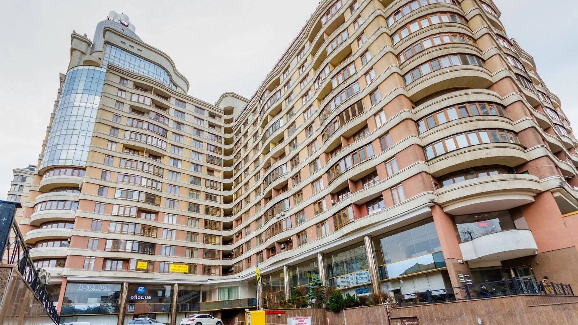 Petrovdom Apartments 1420-4 In Rc Diplomat Hall, Zhylianska 59 Kiev